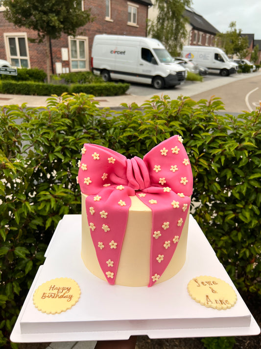 BOW CAKE