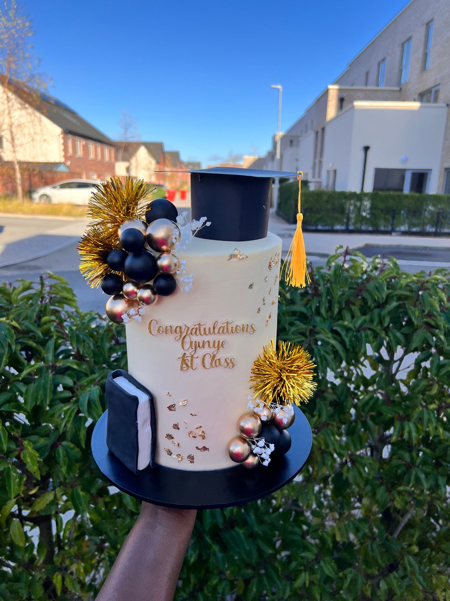 GRADUATION CAKES