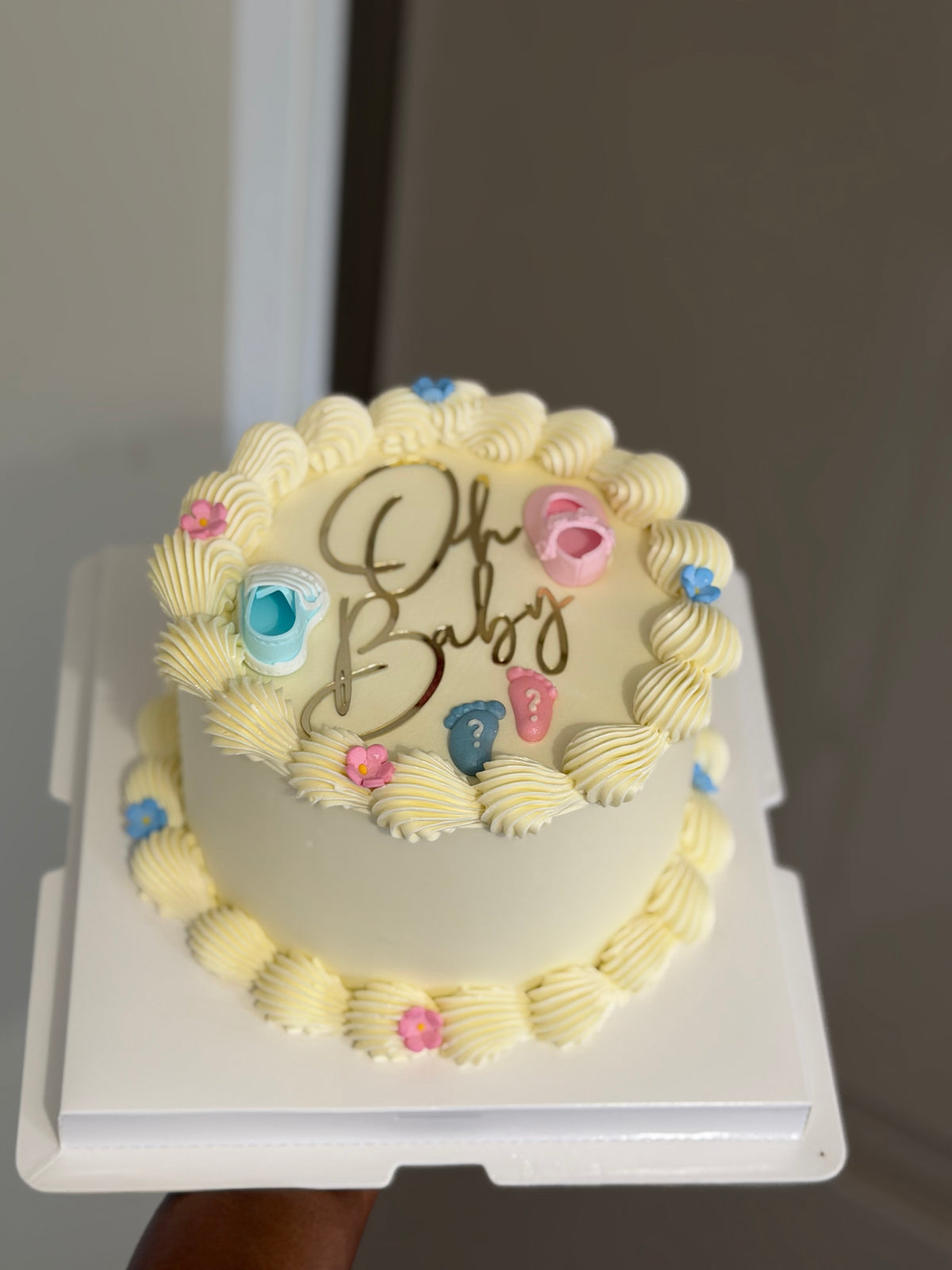 GENDER REVEAL CAKE