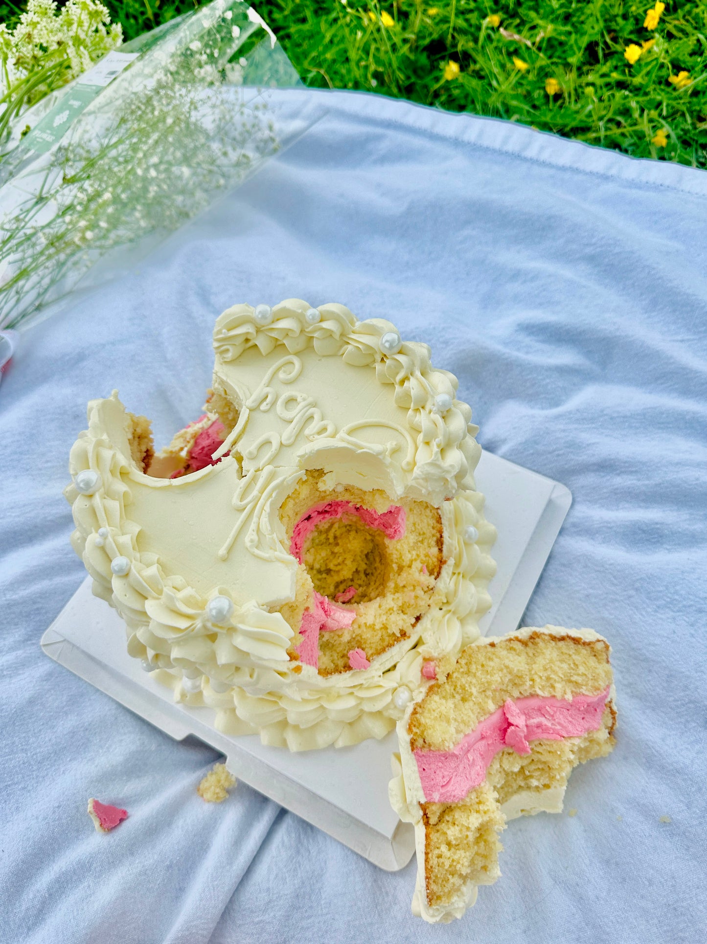 GENDER REVEAL CAKE