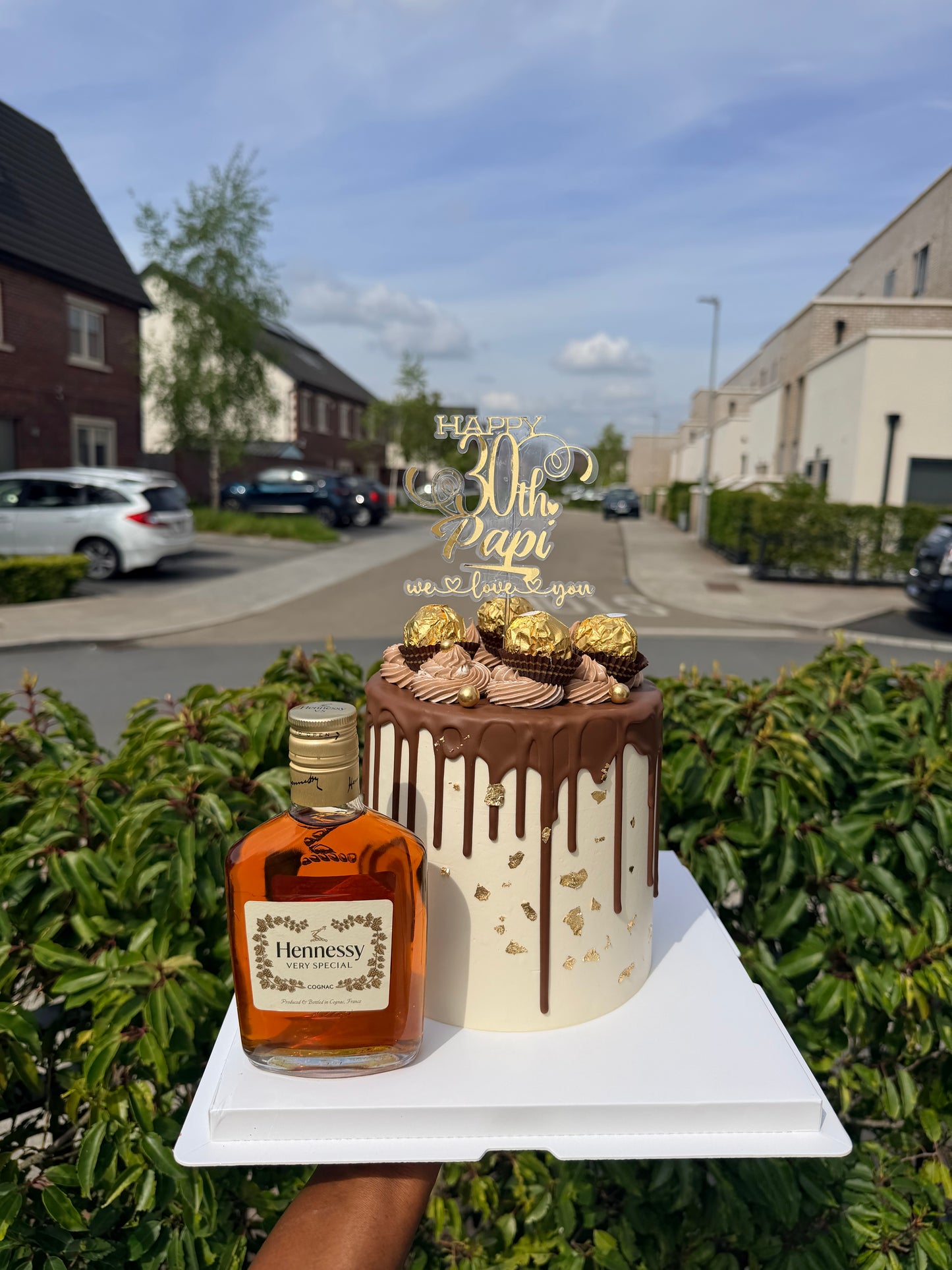 DRIP CAKE