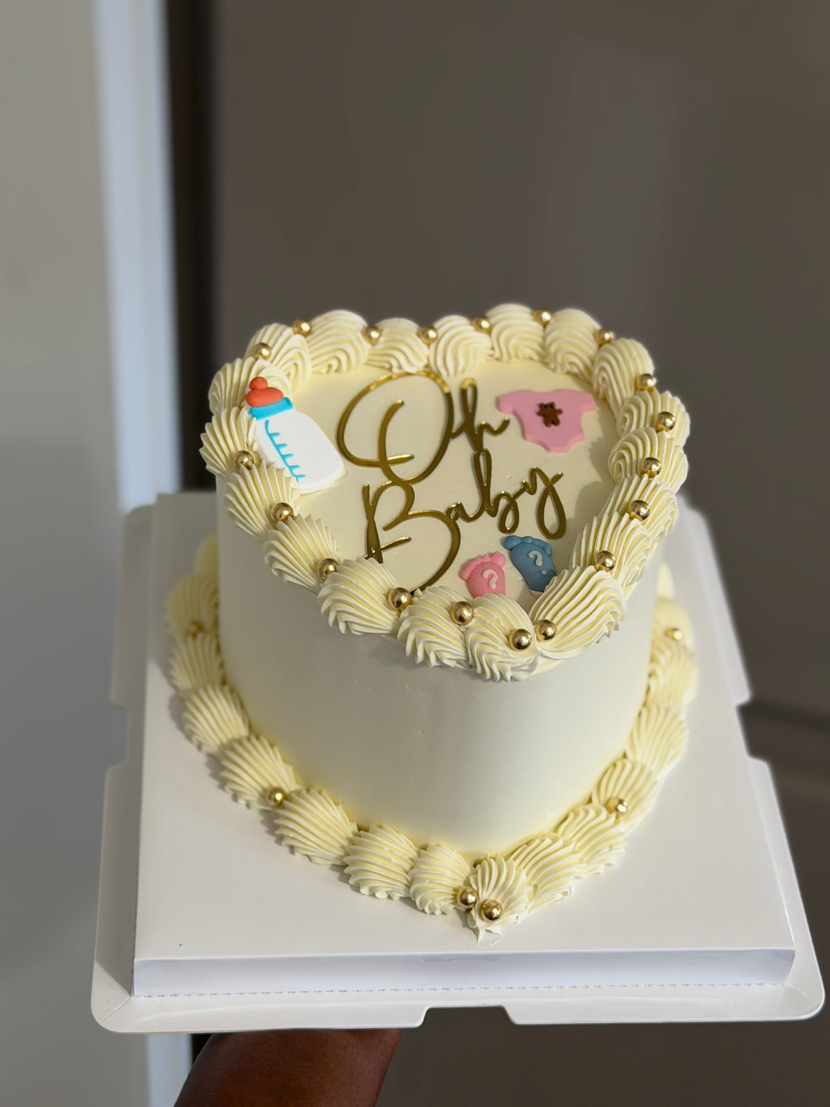 GENDER REVEAL CAKE