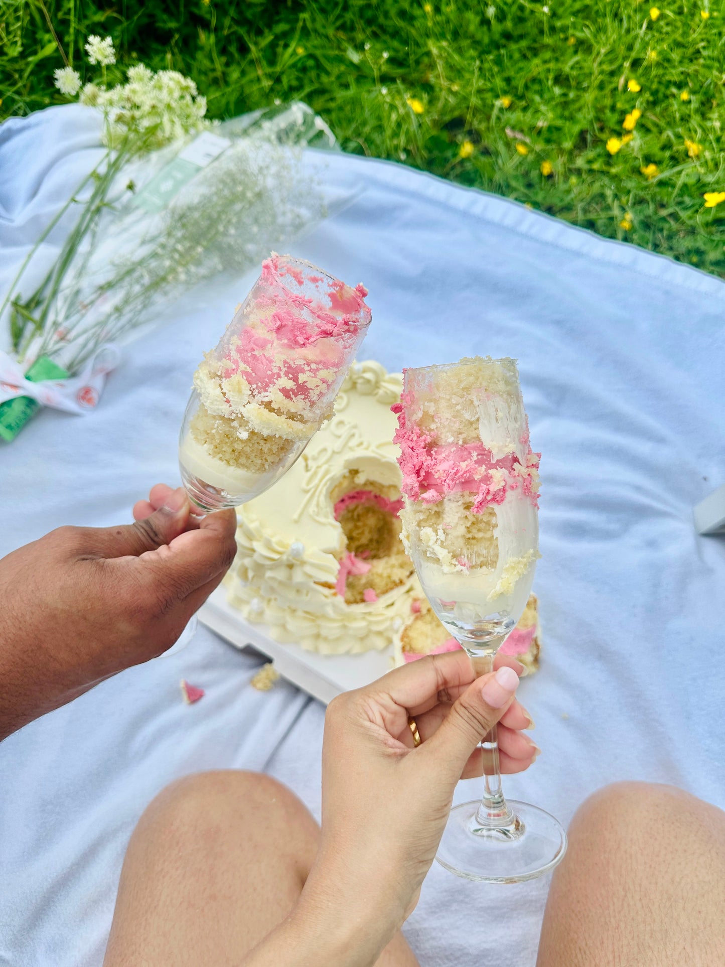 GENDER REVEAL CAKE